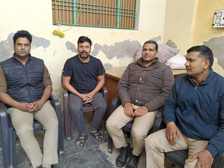 दालमंडी प्रकरण :  सपा नेताओं को पुलिस ने किया नजरबंद