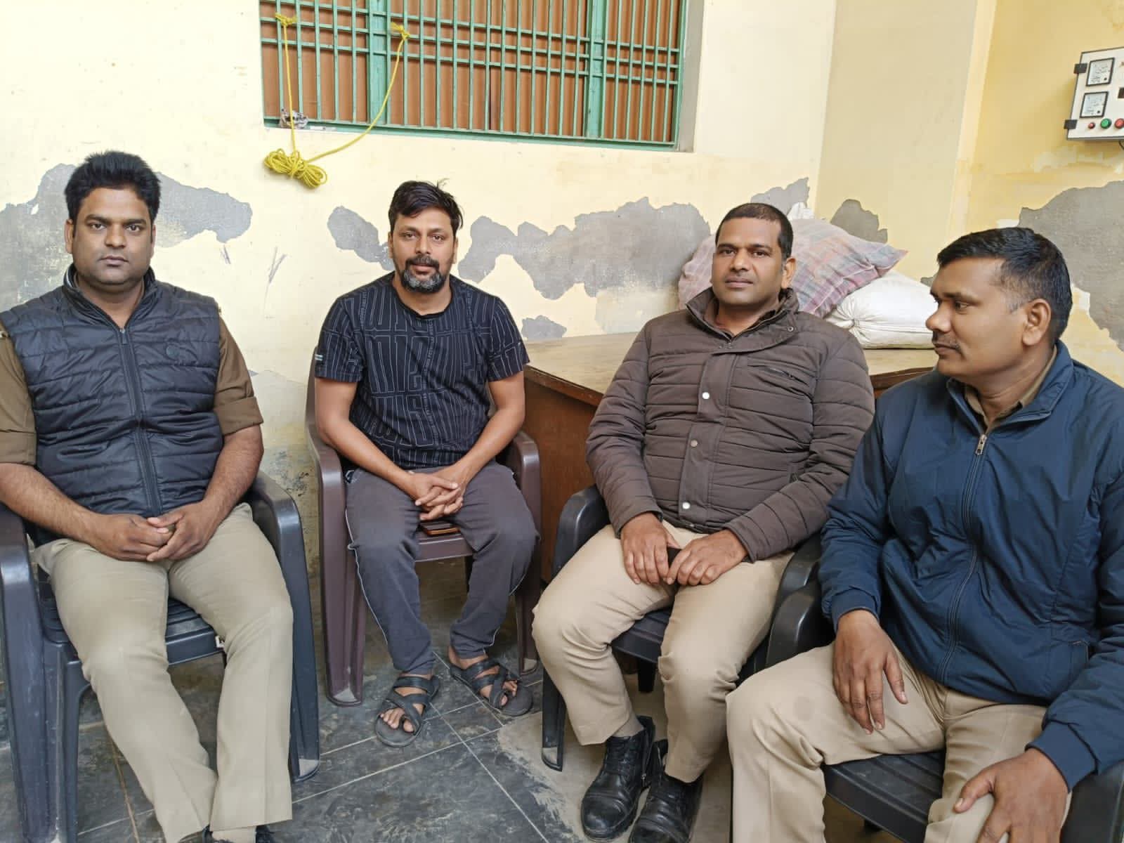 दालमंडी प्रकरण :  सपा नेताओं को पुलिस ने किया नजरबंद