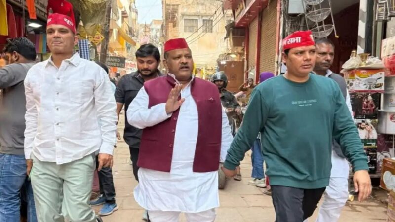 हाउस अरेस्ट तोड़कर दालमंडी पहुंचे सपा नेता