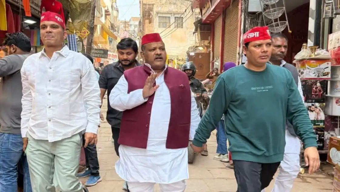 हाउस अरेस्ट तोड़कर दालमंडी पहुंचे सपा नेता