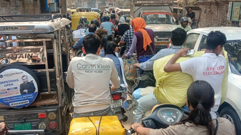 भेलूपुर रेवड़ी तालाब मार्ग पर भीषण जाम, चौकी के सामने घंटों फंसे रहे वाहन