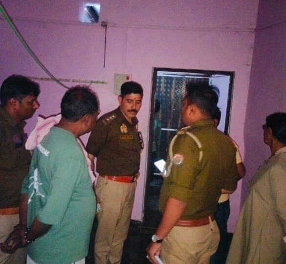 पति ने लगाई फांसी, पत्नी ने खाया विषाक्त