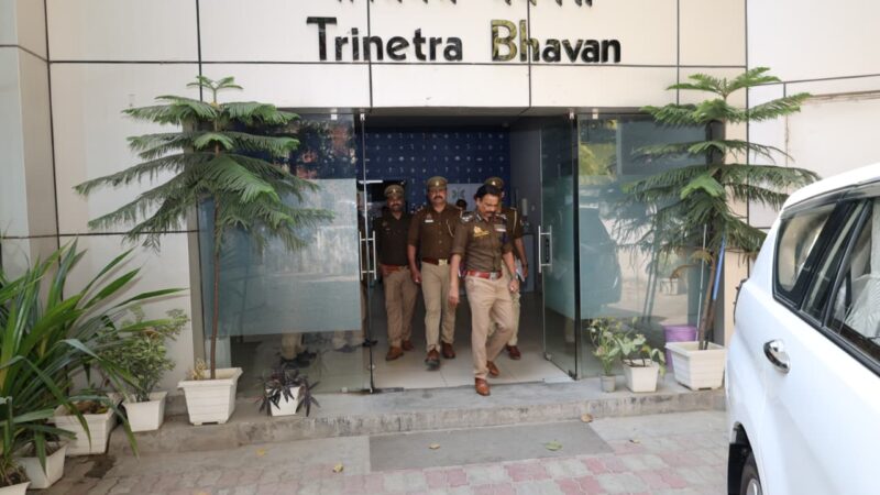 वाराणसी : अपर पुलिस आयुक्त ने त्रिनेत्र भवन कमांड सेंटर का किया निरीक्षण