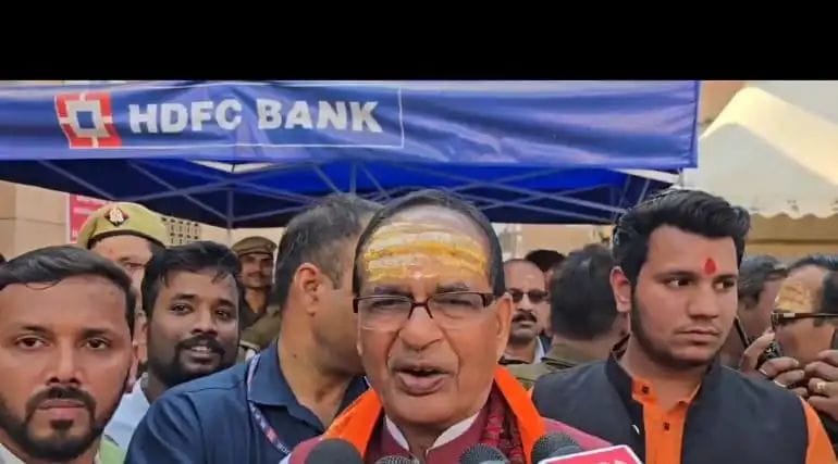 काशी विश्वनाथ धाम पहुंचे केंद्रीय कृषि मंत्री , होली पर दिया एकता का संदेश