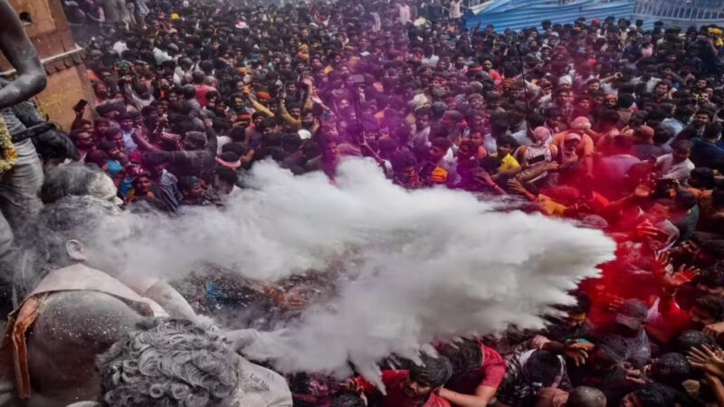 वाराणसी में मसाने की होली के भव्य आयोजन को अनुमति नहीं