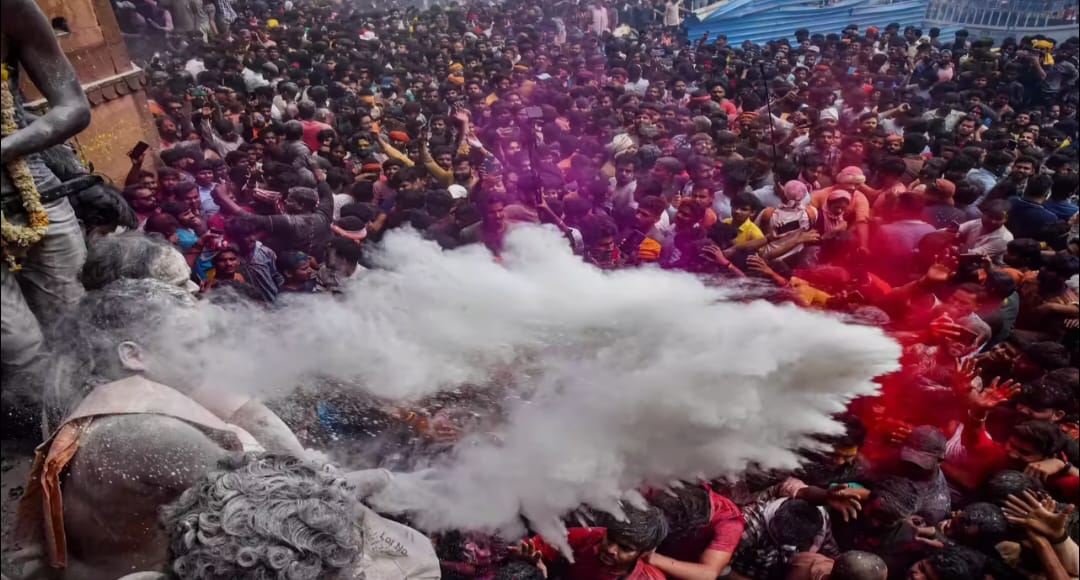 वाराणसी में मसाने की होली के भव्य आयोजन को अनुमति नहीं
