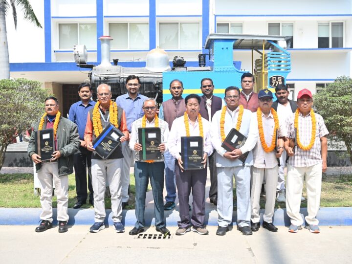 बरेका में सात वरिष्ठ कर्मचारियों को भावुक विदाई