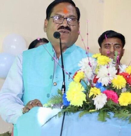 चंचल को मिस और ज्ञान को मिस्टर फ्रेशर की मिली उपाधि