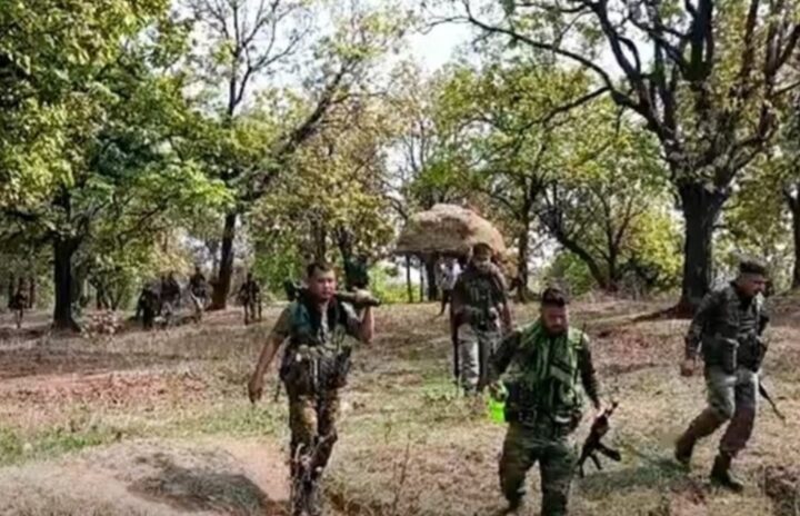 बीजापुर : 8 लाख का इनामी नक्सली कमांडर ढेर