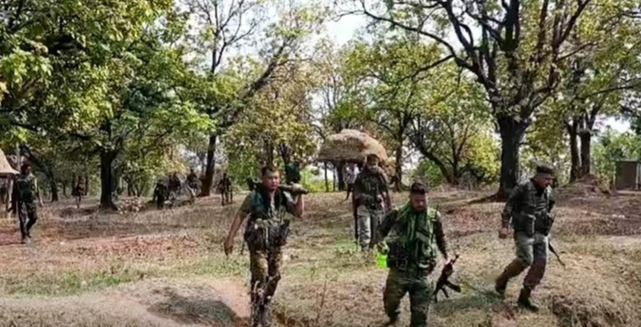 बीजापुर : 8 लाख का इनामी नक्सली कमांडर ढेर