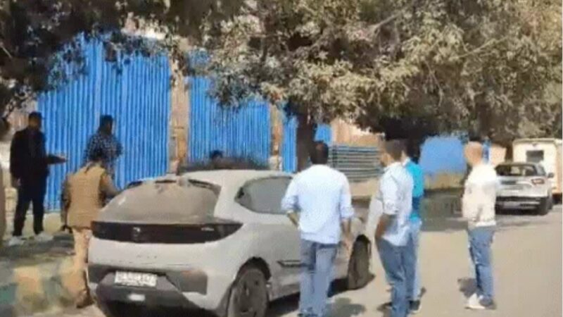 नोएडा सेक्टर-39 में वेलेंटाइन डे पर कार में मिले युवक-युवती के गोली लगे शव