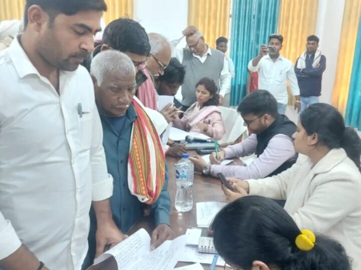 जनसमस्याओं के निस्तारण में  लापरवाही बर्दाश्त नहीं : जिलाधिकारी