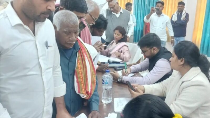 जनसमस्याओं के निस्तारण में  लापरवाही बर्दाश्त नहीं : जिलाधिकारी