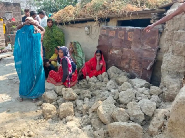 वाराणसी : सरैया गांव में मालवाहक की टक्कर से गिरी दीवार गिरी, 5 वर्षीय मासूम की मौत