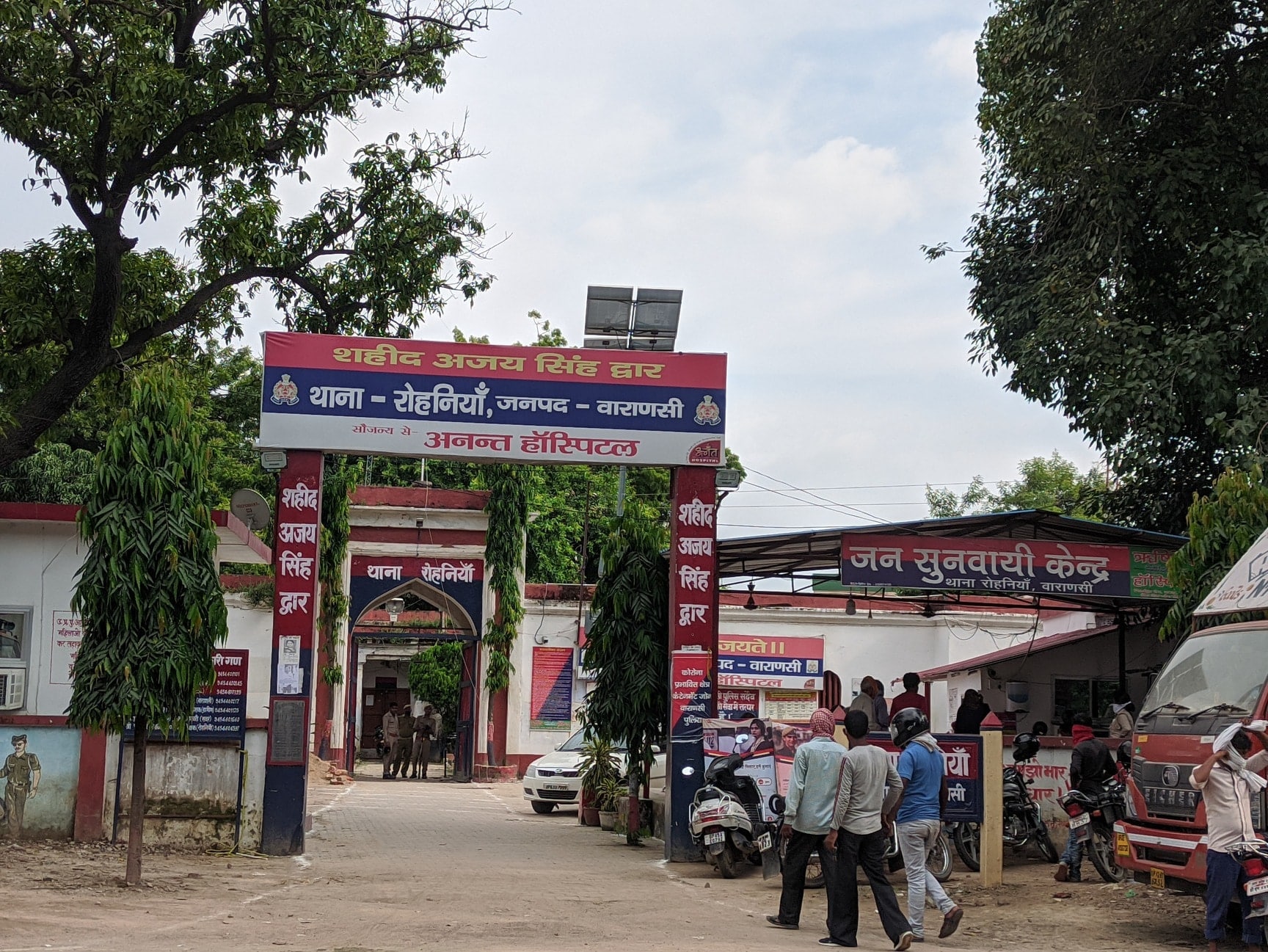 दुकान के सामने खड़ी मैजिक वाहन से बैटरी चोरी