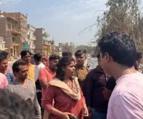 होलिका दहन स्थल पर विवाद प्रशासन ने तुरंत रोका निर्माण, परंपरा बरकरार