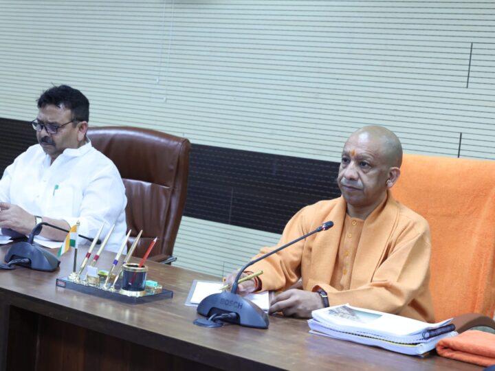 मुख्यमंत्री योगी ने श्रद्धालुओं के प्रति बेहतर व्यवस्था पर जोर दिया जोर