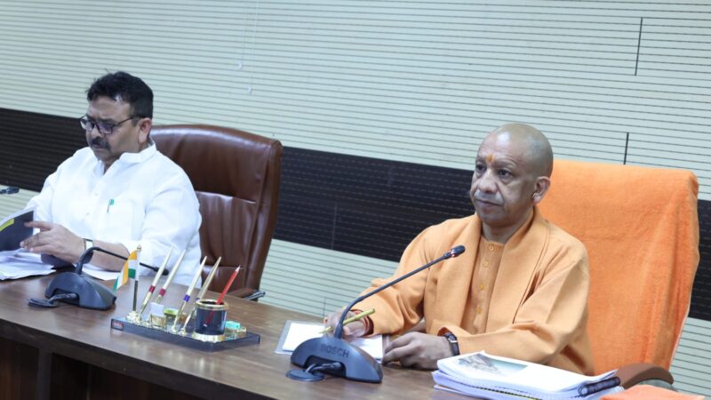 मुख्यमंत्री योगी ने श्रद्धालुओं के प्रति बेहतर व्यवस्था पर जोर दिया जोर