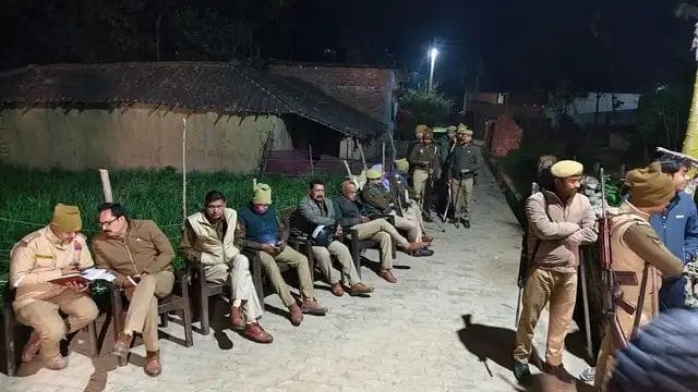 बहराइच में होली से पहलेआंगन में बिछीं लाशें