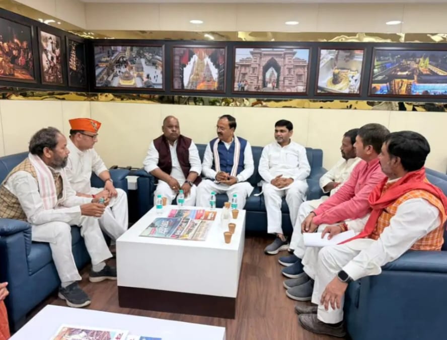 वाराणसी: गौ माता पहले से माता हैं, दर्जा देने की जरूरत नहीं