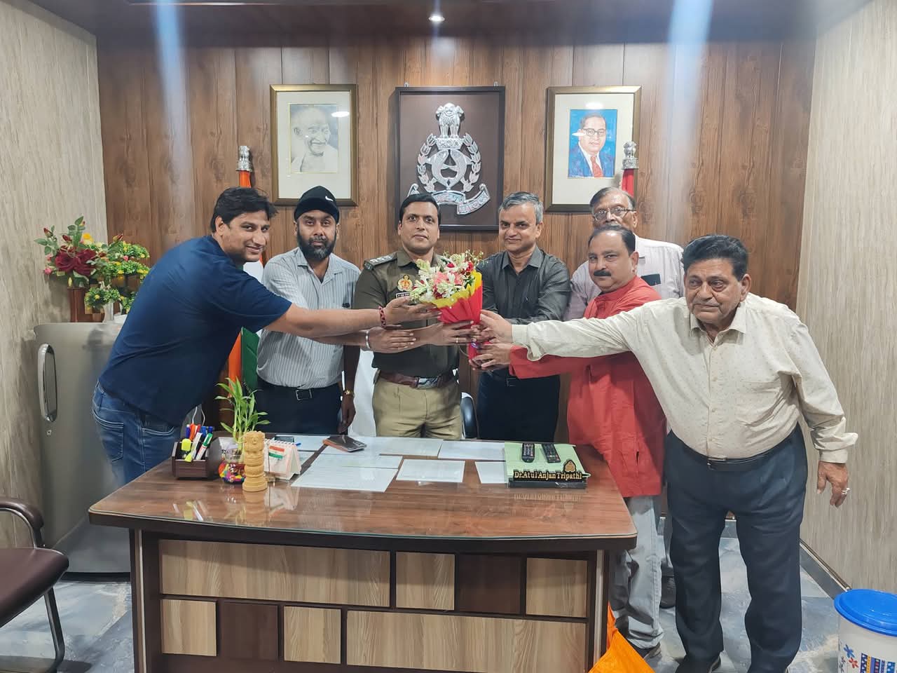 मसाने की होली में डीजे पर लगाम लगाने वाले ACP को किया सम्मानित