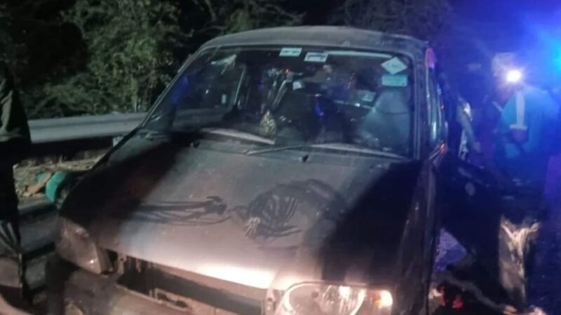 हाथरस : यमुना एक्सप्रेसवे पर  डबल डेकर बस ने इको वैन को पीछे से मारी टक्कर, 6 की मौत