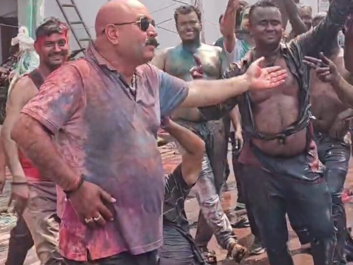 वाराणसी : कैंट थाना प्रभारी ने ‘नागिन’ डांस कर जीत लिया सबका दिल