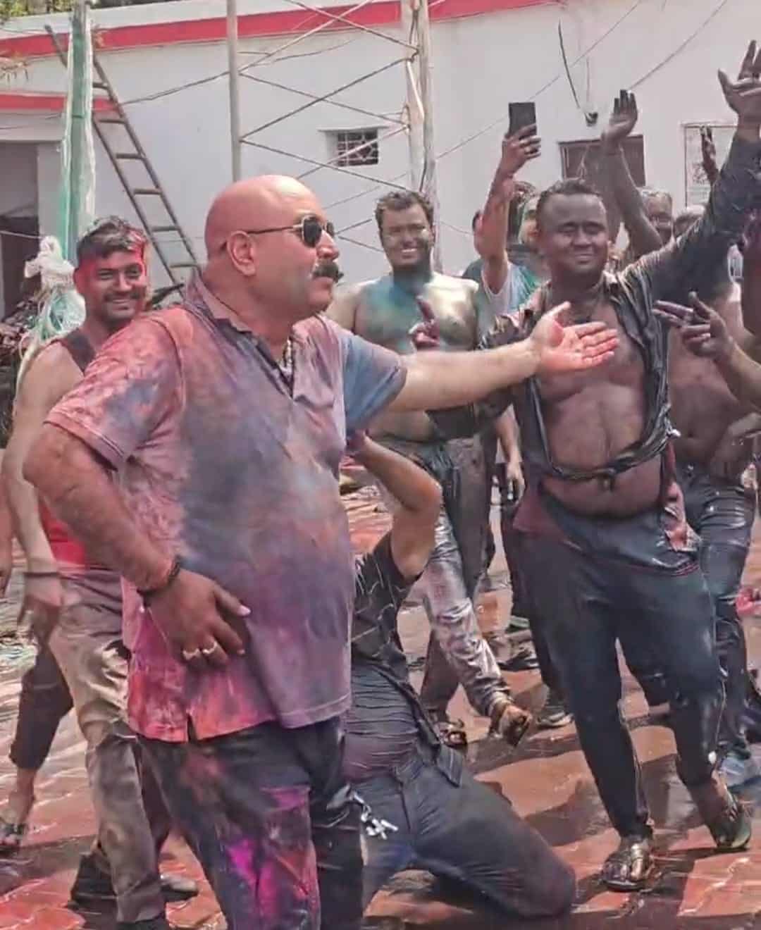 वाराणसी : कैंट थाना प्रभारी ने ‘नागिन’ डांस कर जीत लिया सबका दिल