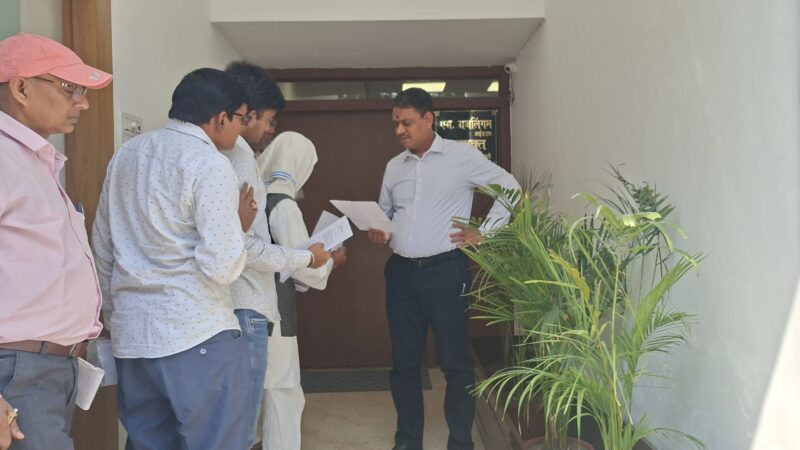 मंडलायुक्त ने जनसुनवाई में शिकायतों के त्वरित निस्तारण के दिए सख्त निर्देश