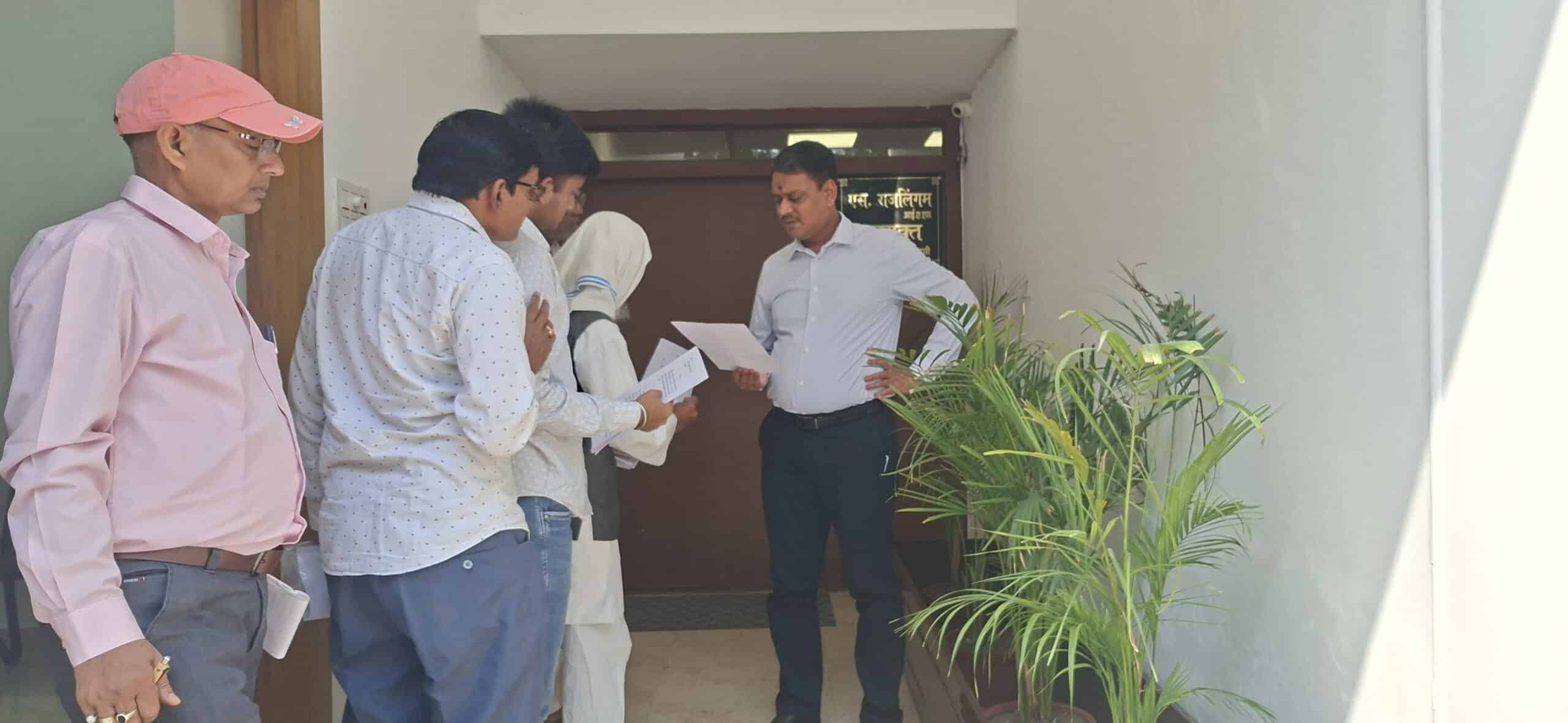 मंडलायुक्त ने जनसुनवाई में शिकायतों के त्वरित निस्तारण के दिए सख्त निर्देश