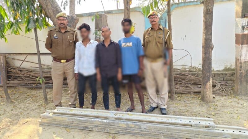 वाराणसी : गंजारी अंतरराष्ट्रीय क्रिकेट स्टेडियम से एल्यूमिनियम गटर चोरी का प्रयास नाकाम, तीन आरोपी गिरफ्तार