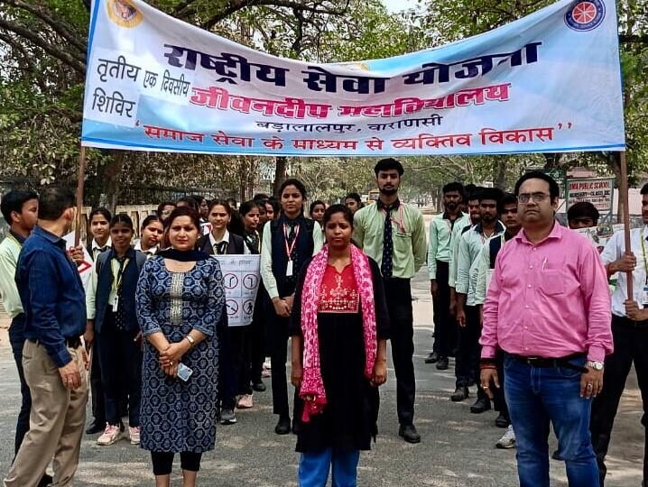 तीन सवारी है खतरनाक जैसे नारों के साथ लोगों को किया जागरूक