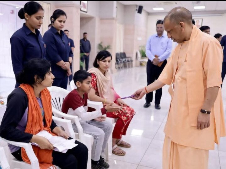 जनसुनवाई में पहुंचे फरियादी, सीएम ने दिए त्वरित कार्रवाई के निर्देश