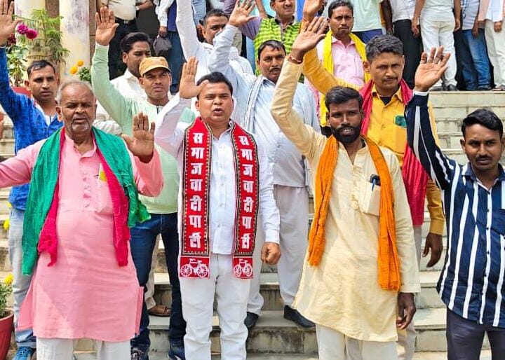 सोनभद्र में स्वास्थ्य व्यवस्था पर सपा का हल्ला, मेडिकल कॉलेज में मरीजों के शोषण का आरोप