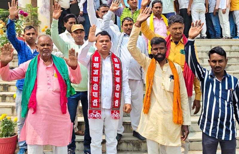 सोनभद्र में स्वास्थ्य व्यवस्था पर सपा का हल्ला, मेडिकल कॉलेज में मरीजों के शोषण का आरोप