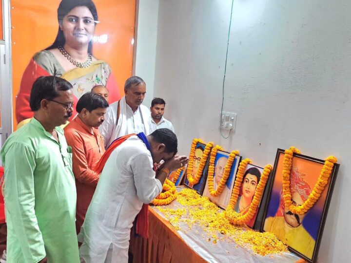 सावित्रीबाई फुले की पुण्यतिथि पर रोहनिया विधायक डॉ. सुनील पटेल ने दी भावपूर्णश्रद्धांजलि