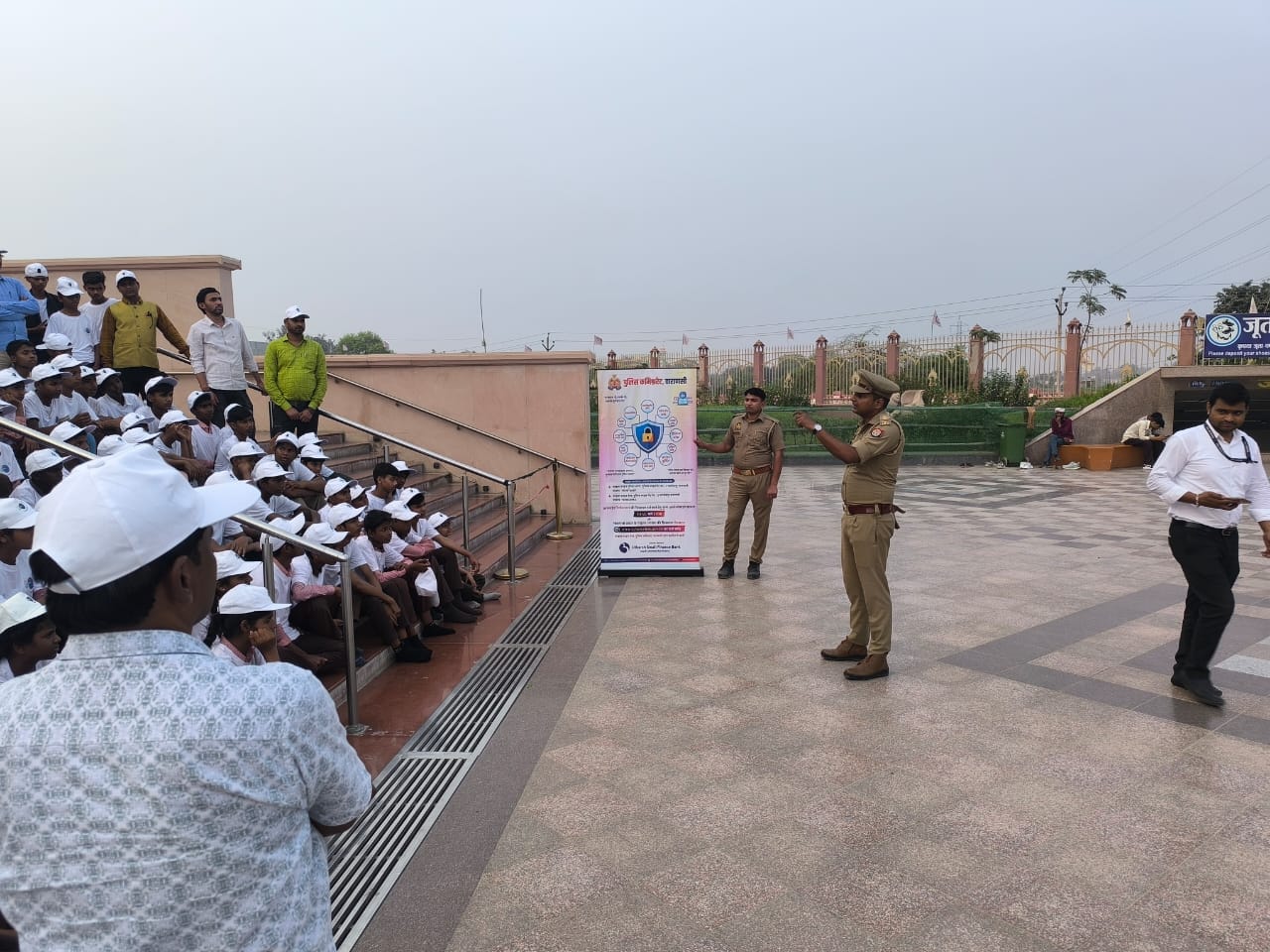 उमरहा सर्वेद मंदिर में साइबर जागरूकता अभियान का आयोजन