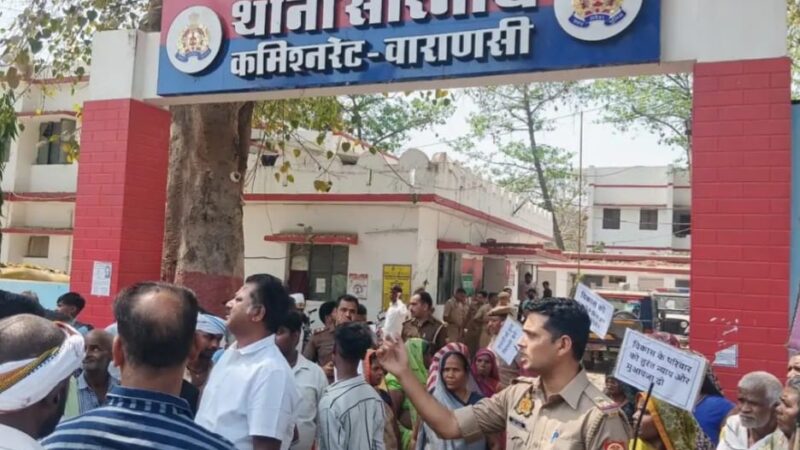 वाराणसी: निर्माणाधीन मकान की शटरिंग गिरने से किशोर मजदूर की मौत, ग्रामीणों ने थाने घेरा; पुलिस को 48 घंटे का अल्टीमेटम