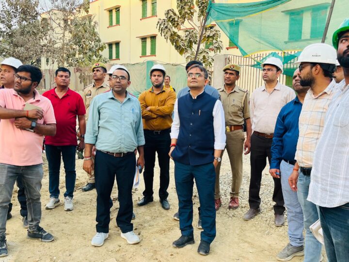 जिलाधिकारी सत्येंद्र कुमार ने की निर्माणाधीन परियोजनाओं की औचक जांच
