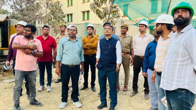 जिलाधिकारी सत्येंद्र कुमार ने की निर्माणाधीन परियोजनाओं की औचक जांच