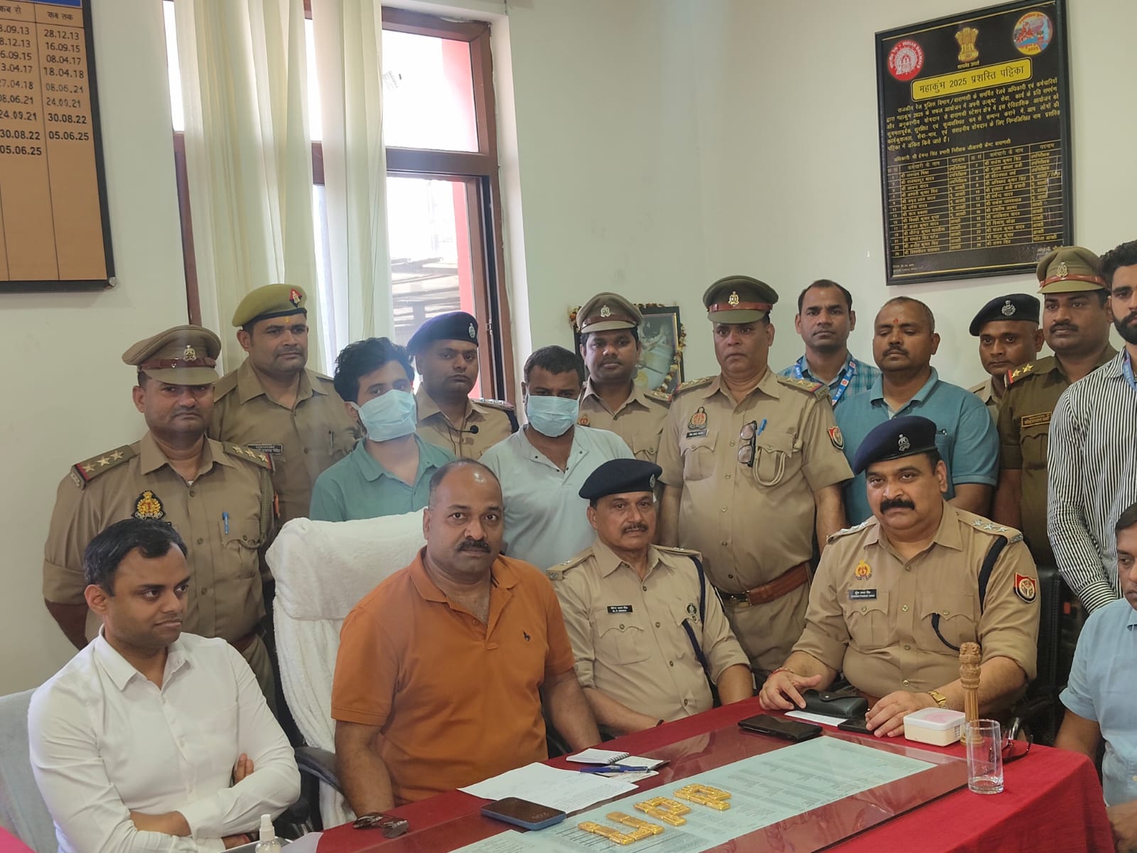 वाराणसी कैंट रेलवे स्टेशन : 3.5 करोड़ रुपये का अफ्रीकी सोना बरामद, दो तस्कर गिरफ्तार