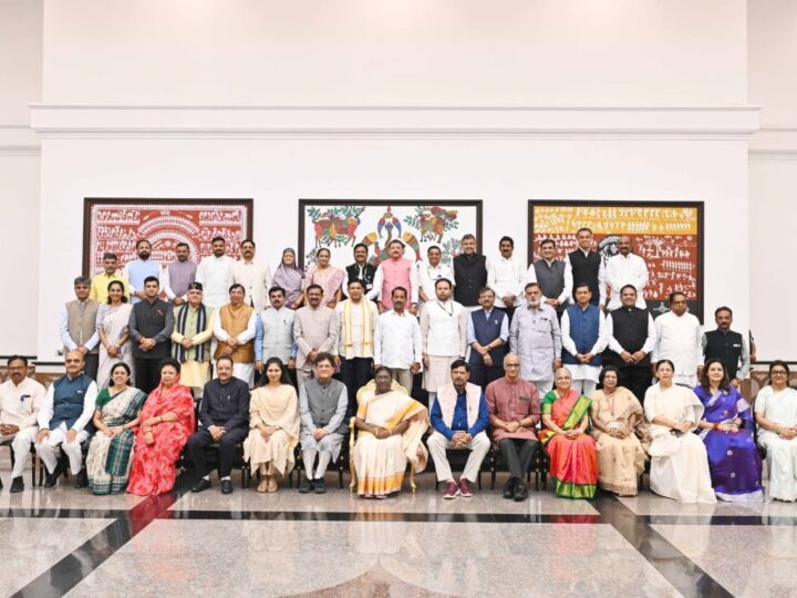 दिल्ली: कई राज्यों के सांसदों ने राष्ट्रपति से की मुलाकात