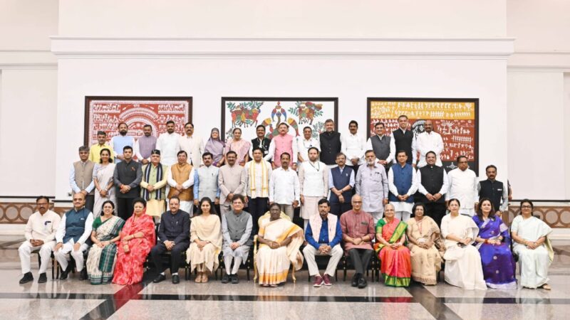 दिल्ली: कई राज्यों के सांसदों ने राष्ट्रपति से की मुलाकात
