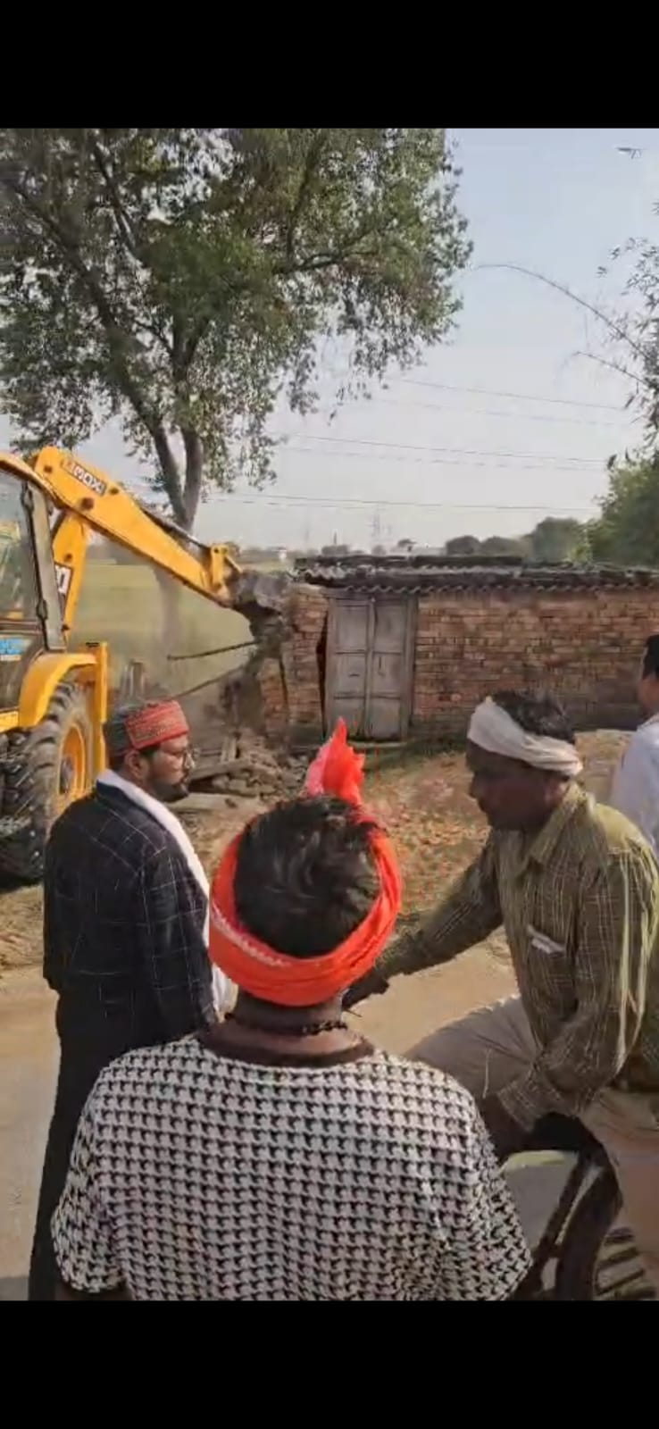 अतिक्रमण के खिलाफ प्रशासन की सख्त कार्रवाई, जेसीबी से ढहाया गया अवैध निर्माण, मुकदमा दर्ज