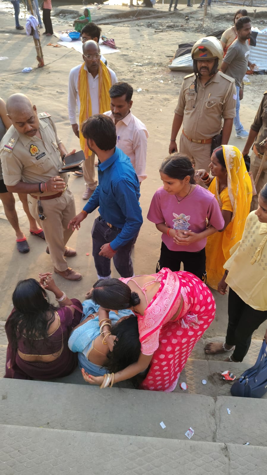 तुलसी घाट : गंगा स्नान के दौरान  गोरखपुर से आए डूबे दो