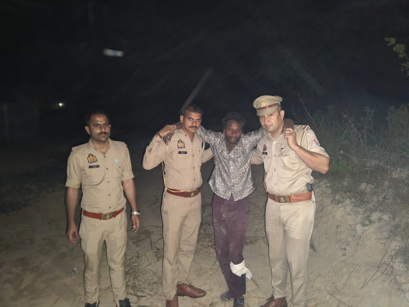 बलिया : 25 हजार का इनामी चोर मुठभेड़ में गिरफ्तार