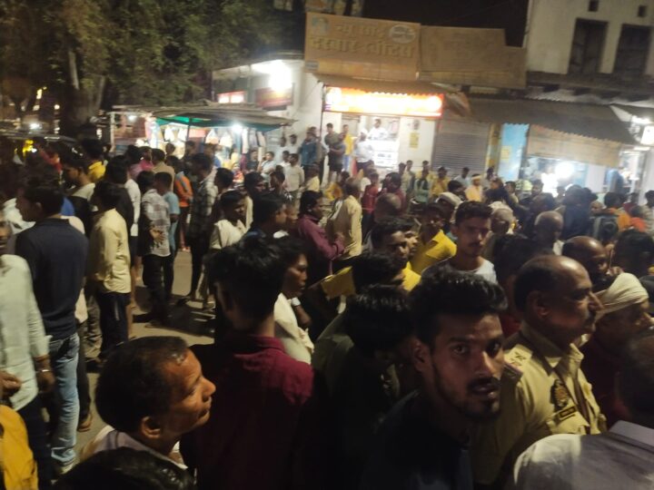 अज्ञात वाहन की टक्कर से नवयुवक की दर्दनाक मौत, ग्रामीणों ने शव रखकर किया जाम