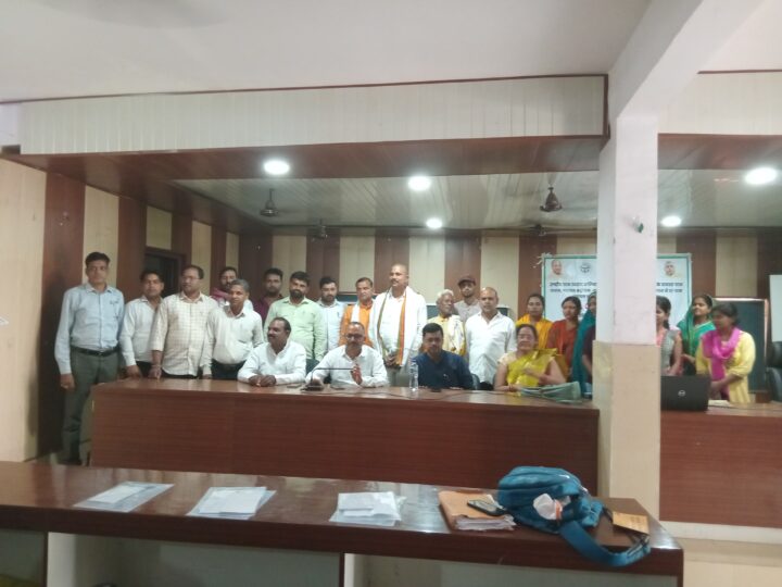 विकास खंड चोलापुर के सभागार में पंचायत विकास योजना पर आयोजित प्रशिक्षण संपन्न