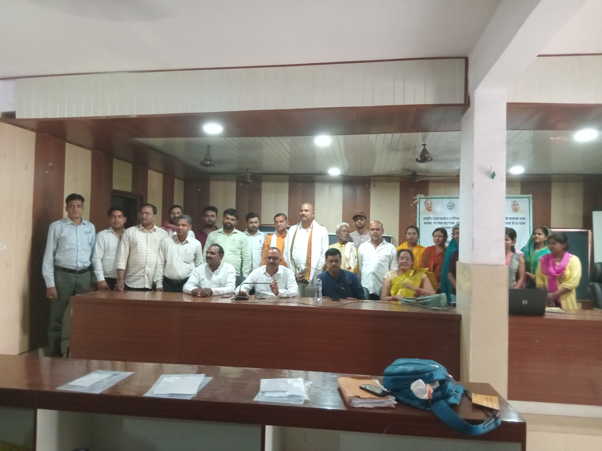 विकास खंड चोलापुर के सभागार में पंचायत विकास योजना पर आयोजित प्रशिक्षण संपन्न