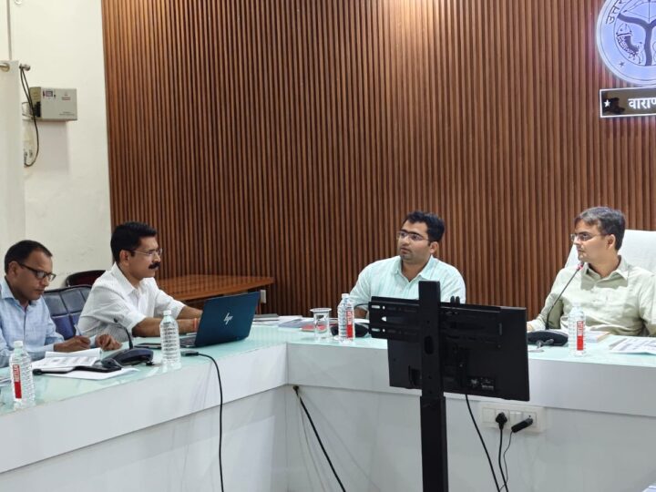 जिलाधिकारी ने सड़क निर्माण, छात्रवृत्ति, आवास और मनरेगा में तेजी लाने के निर्देश